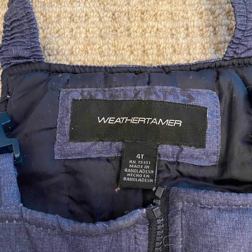 Kids insulated bib snow pants.